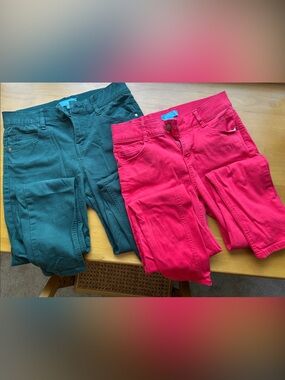 Set of two Draper James Skinny Pants in medium green and light red